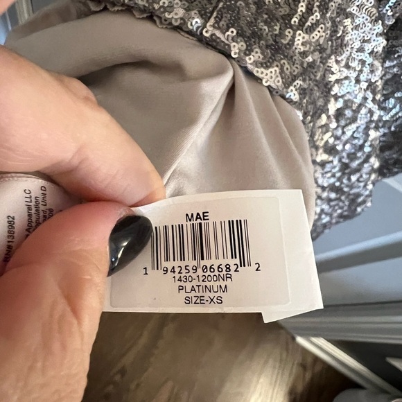 Dress The Population Platinum Mae Sequins Dress - Picture 4 of 5